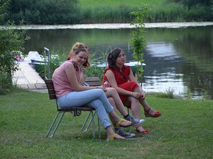 Verdiente Pause: Vanessa Steidle, Jessica Steidle und Mona Bumiller