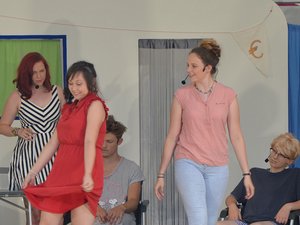 Sabine (Jessica Steidle), Luise (Mona Bumiller), Waldemar (Jakob Frey), Anita (Vanessa Steidle) und Dieter (Ines Herz)